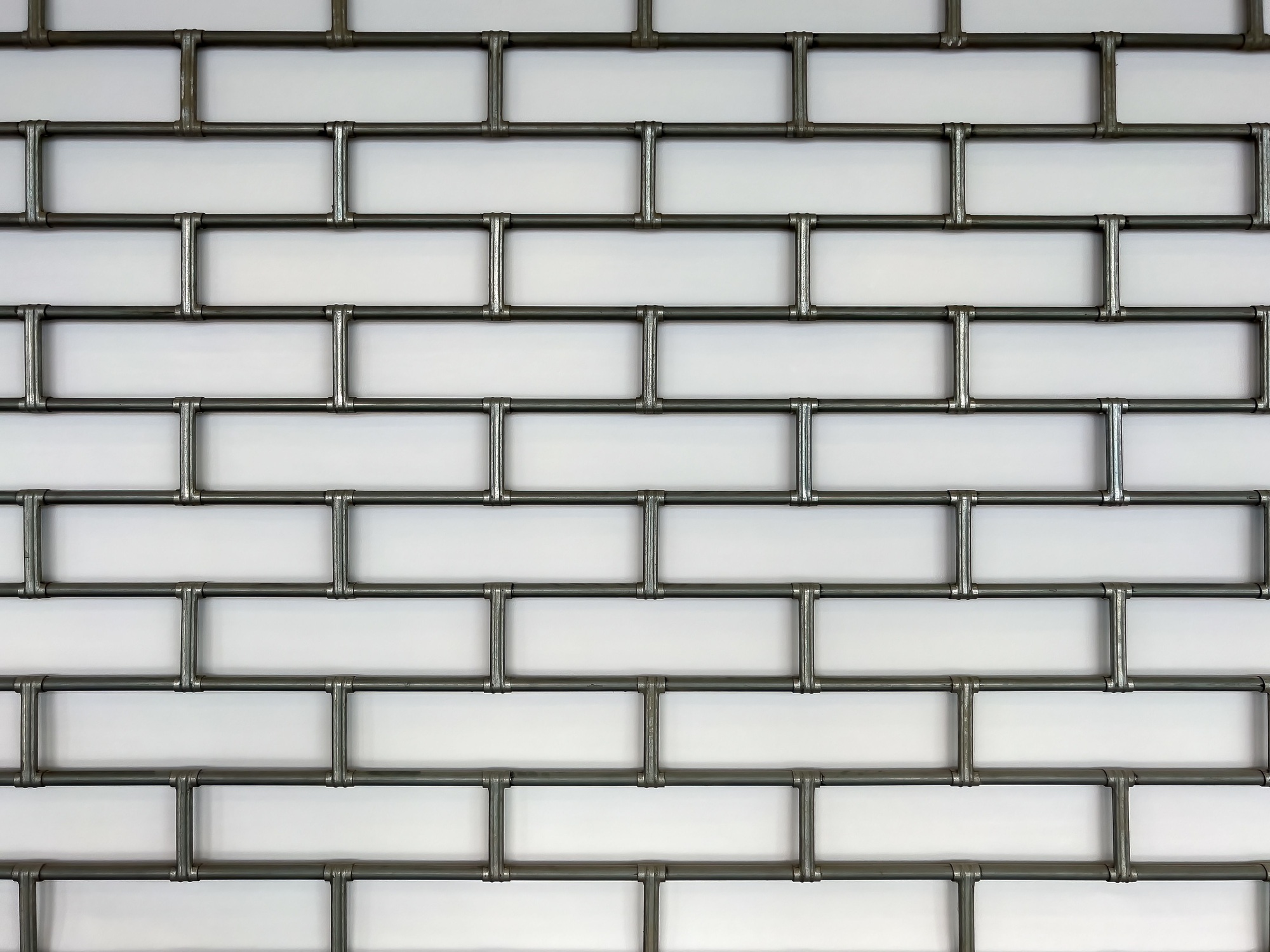 Iron-gated wall with metal extending bars